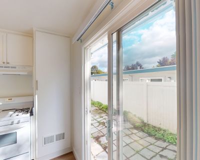 2 Bedroom 1BA Pet-Friendly Apartment For Rent in Glen Ellen, CA