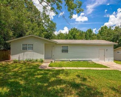 3 Bedroom 1BA 1308 ft Pet-Friendly Apartment For Rent in Jacksonville, AR