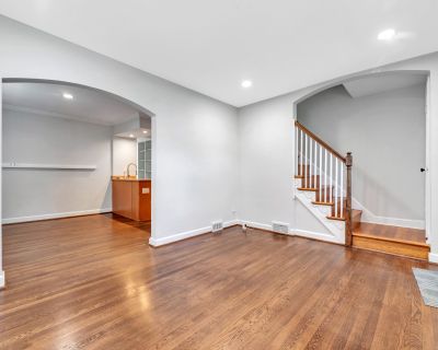 2 Bedroom 2BA 1578 ft Pet-Friendly Single-family home For Rent in Arlington, VA