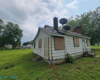 2 Bedroom 1BA 900 ft Single Family Home For Sale in MONTROSS, VA