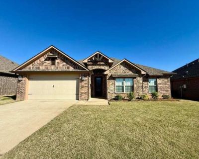 3 Bedroom 2BA 1433 ft Pet-Friendly Apartment For Rent in Smith County, TX