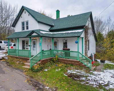 3 Bedroom 1BA 1487 ft Single Family House For Sale in Lake Linden, MI