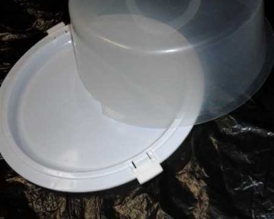 plastic cake carrier