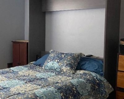 Minimum stay: 6 months. Deposit: 250. Bills included. Age preference: 30 - 70. Available for students. The room has its own private bathroom very private to be in. There is a very quiet backyard and also a courtyard for privacy as well. I m low-key pretty mellow I work four days a week and then I make Jewelry. Looking for someone with no drama just peaceful!