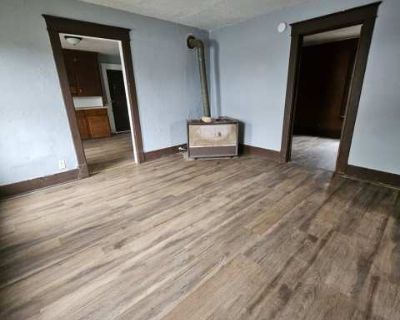 3 Bedroom 1BA 900 ft Pet-Friendly Apartment For Rent in Erie, PA