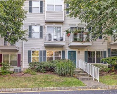 Margaret Ct, Mahwah, Condo For Sale