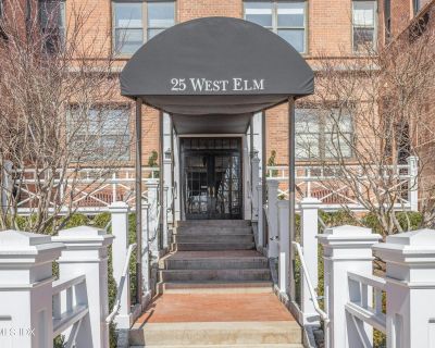 2 Bedroom 1BA 969 ft Condo For Sale in Greenwich, CT