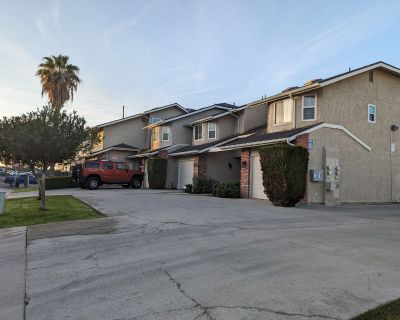 3 Bedroom 2.5BA Apartment For Rent in BAKERSFIELD, CA