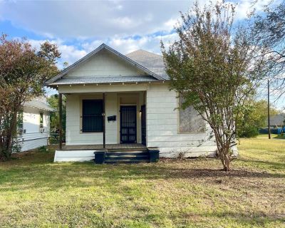 2 Bedroom 1BA 1036 ft Single Family House For Sale in Waco, TX