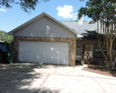 3 Bedroom 3BA 1373 ft Townhouse For Rent in Crestview, FL