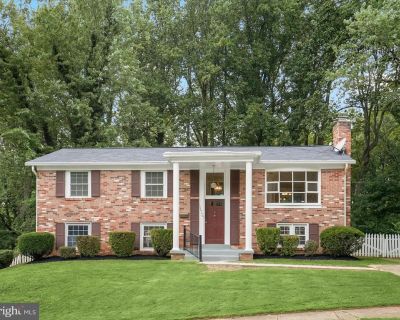 5 Bedroom 3BA 2206 ft Single Family House For Sale in Woodbridge, VA