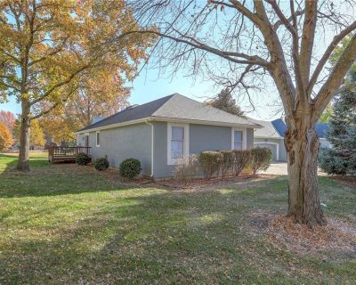 2 Bedroom 2BA 1966 ft Townhouse For Sale in Lees Summit, MO