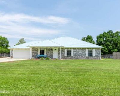 3 Bedroom 2BA 2025 ft Single Family Home For Sale in PICAYUNE, MS