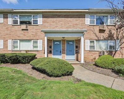 1 Bedroom 1BA Condo For Sale in Fair Lawn, NJ