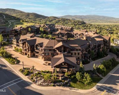 3 Bedroom 3BA 1639 ft Furnished Condominium For Sale in PARK CITY, UT