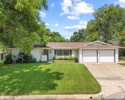 3 Bedroom 2BA 1731 ft Single Family House For Sale in Fort Worth, TX