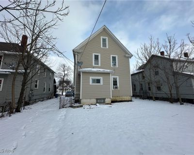 3 Bedroom 1BA Apartment For Rent in Elyria, OH