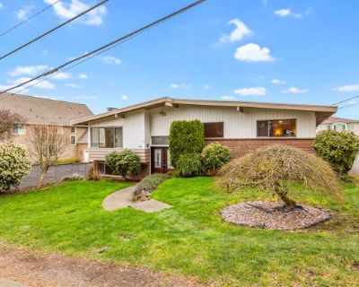 4 Bedroom 2.5BA 2570 ft Pet-Friendly Apartment For Rent in Renton, WA