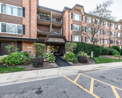 2 Bedroom 2BA 1200 ft Condo For Sale in Arlington Heights, IL