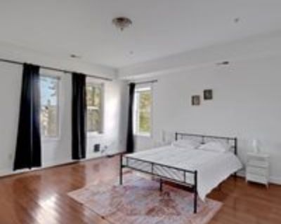 Queen bedroom in 3 bed/3.5 bath home in Columbia Heights #1771 A