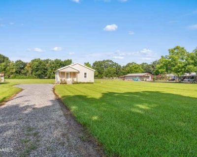 2 Bedroom 1BA 850 ft Single Family Home For Sale in BREAUX BRIDGE, LA