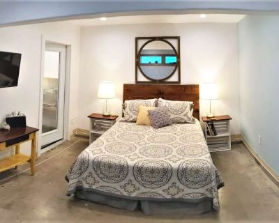 1 Bedroom 1BA 520 ft Furnished Apartment For Rent in Wailuku, HI