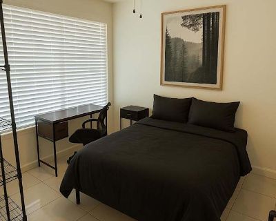 Private room with shared bathroom in a House, Phoenix, AZ 85041