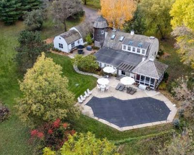 3 Bedroom 3BA 3716 ft Single Family Home For Sale in ORONO, MN