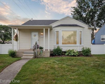 3 Bedroom 1BA 1258 ft Single Family House For Sale in Garden City, MI
