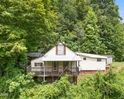 2 Bedroom 1BA 920 ft Single Family Home For Sale in SEYMOUR, TN