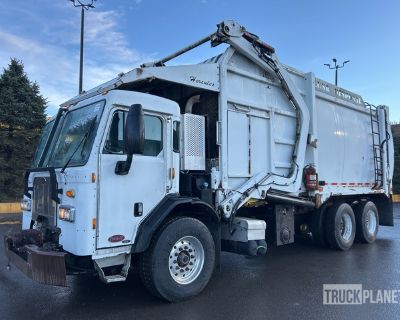2015 Peterbilt 320 6x4 COE Front Loader Waste Collection Truck