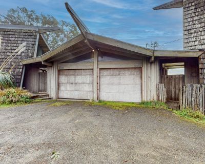 1 Bedroom 1BA House Vacation Rental in Elk Mid-Century - Guest House, Elk, CA