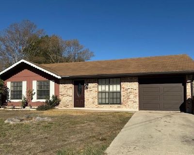 3 Bedroom 2BA 1219 ft Single Family House For Rent in Lockhart, TX