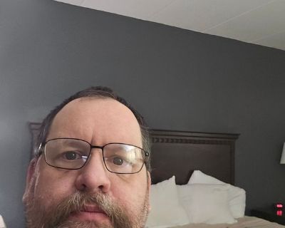 Dan - Needs an Apartment on iROOMit or a Room