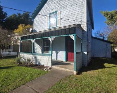 3 Bedroom 1BA 1454 ft Pet-Friendly Apartment For Rent in Port Townsend, WA