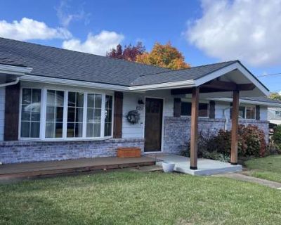 3 Bedroom 1BA 1230 ft Furnished Pet-Friendly Apartment For Rent in Albany, OR