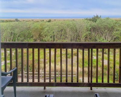1 Bedroom 1BA Pet-Friendly Condo Vacation Rental in Sunset Dunes, Ocean Shores, WA