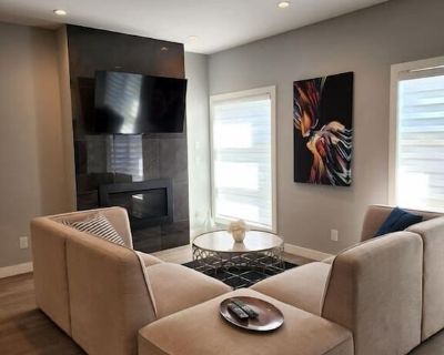 3 beds 4 bath house vacation rental in Calgary, availabilityUpdated