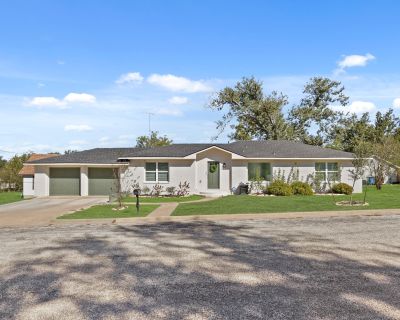 3 Bedroom 2BA 1438 ft Apartment For Rent in Bellville, TX