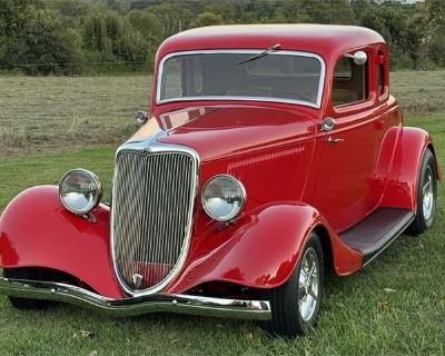 1934 Ford 5-Window Coupe
