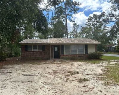 3 Bedroom 1.5BA 915 ft Apartment For Rent in Valdosta, GA