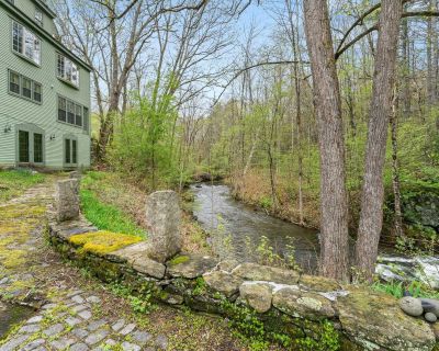 2 Bedroom 2BA 2145 ft Condo For Sale in Lyme, NH