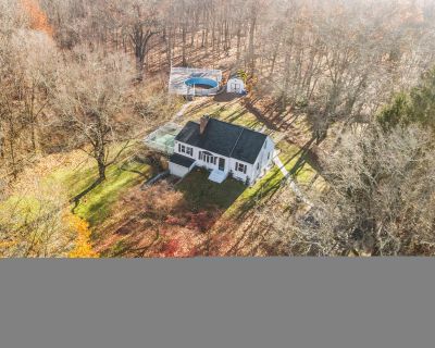 3 Bedroom 1BA 1395 ft Single Family House For Sale in Waterbury, CT