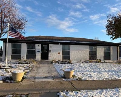 3 Bedroom 2.5BA 1535 ft Pet-Friendly Apartment For Rent in Indianapolis, IN