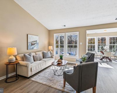 2 Bedroom 1BA 1112 ft Condo For Sale in Pasadena, MD