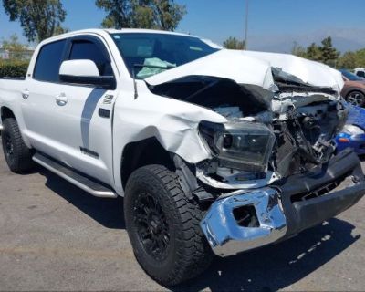 Salvage White 2017 Toyota Tundra Sr5 5.7l V8