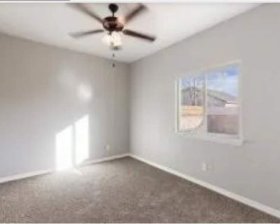 Private room with shared bathroom in a House with 2 roomies, El Paso, TX 79938