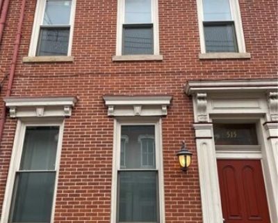 515 Lockhart St Apt 2. 2 Level Apartment. Rare and cool!. 1 Bedroom. 1 Bathroom. 900 ft