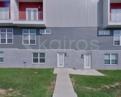 1518 South Razorback Road. image_url. W/D hookup Granite counters Hardwood floors Pet friendly Garage Stainless steel Unit Amenities air conditioning granite counters hardwood floors w/d hookup stainless steel Property Amenities cats allowed dogs allowed pet friendly parking garage internet access key fob access. Pets allowed. 4 Bedroom. 4 Bathroom. 2015 ft