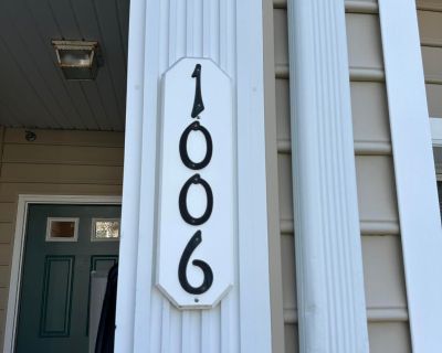 3 Bedroom 3BA 1981 ft Townhouse For Rent in Middletown, NJ